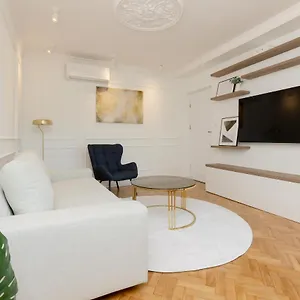 In The Centre Of By Renters , Warszawa Polska